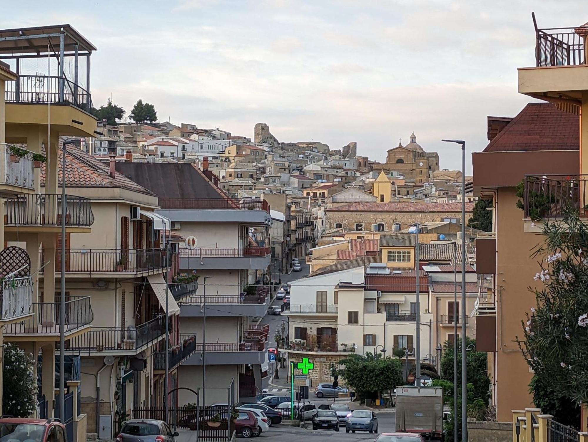 Appartamento "Rina Centro Sicilia" Pietraperzia Экстерьер фото